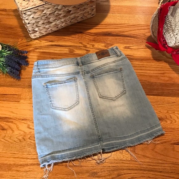 Wild Blue Sadie Frayed Distressed Denim Mini Skirt - Picture 8 of 14